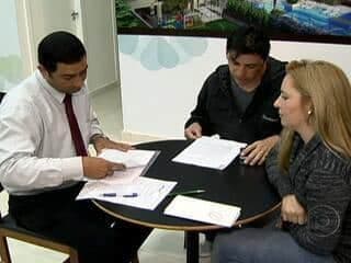 Redução nas taxas de juros incentiva compra de imóveis.